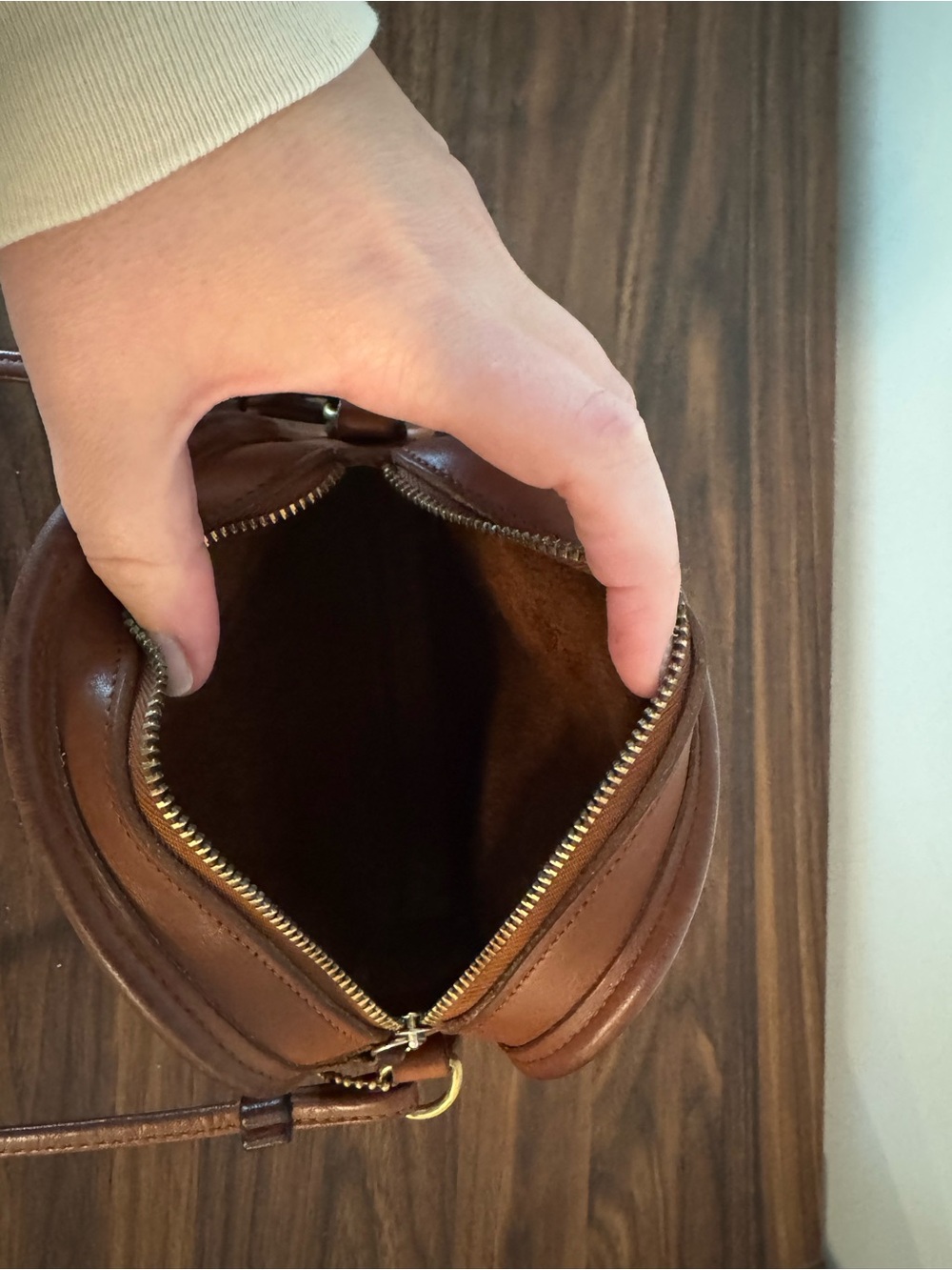 Vintage Coach Abbie British Tan Leather Crossbody Bag - style 9017 - Picture 9 of 11